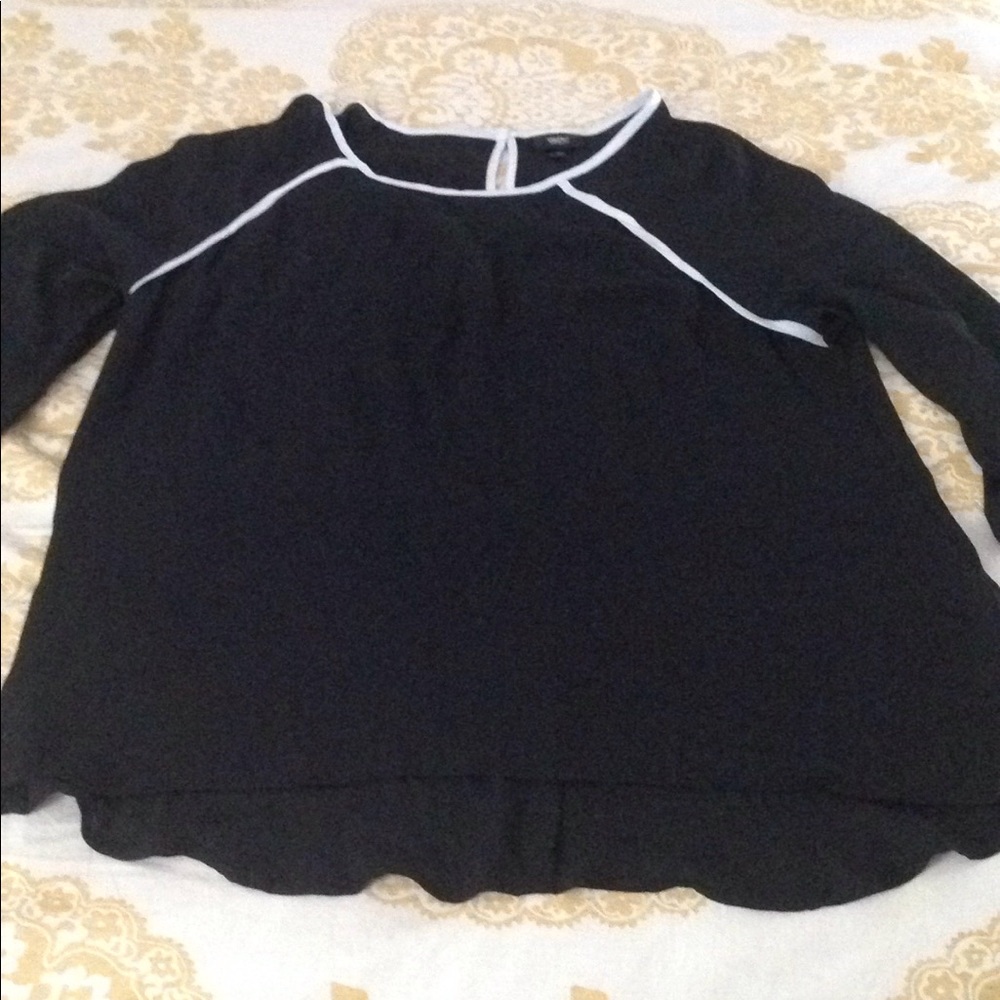 ❤️4 for $20❤️💰💰Sheer Black and White Blouse